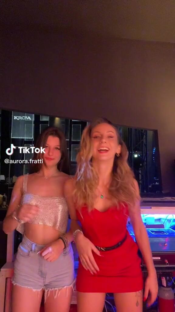 Sexy video amiche tiktok