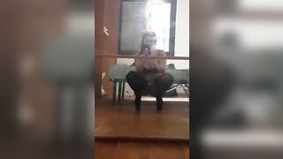 Sei una lurida puttanella,una vera vacca lo sai?