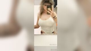 Goldiva Selfie biondina tettona