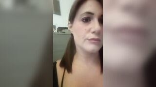 Ragazza tettona italiana si masturba C4