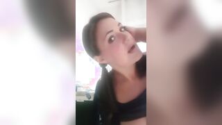 Ragazza tettona italiana si masturba C4