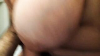 Dai amore bagnami il cazzo con una bella squirtata