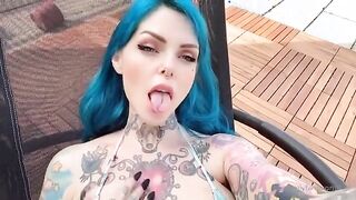 Suicide sarda con belle tettone