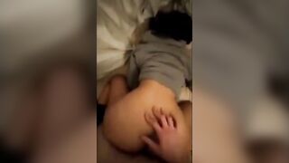 Faccio urlare la mia troietta sbattendola a pecorina