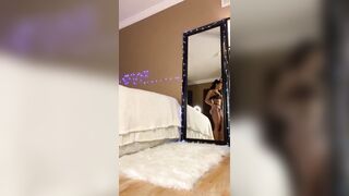 Una sexy coniglietta mora