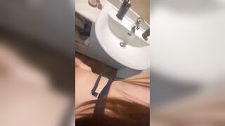 Fidanzata transessuale scopata nel bagno