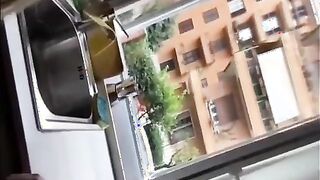 BUONA VISIONE - Pompino alla finestra eccitando i vicini OF