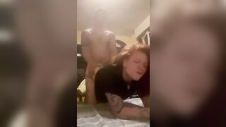 Scopata a pecora tirata per i capelli