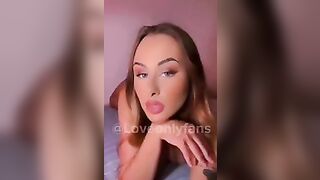 Nando si filma le tette nuda sul letto Ofans