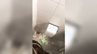 Studentessa italiana fa il suo primo pompino a nero