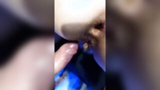 Mi faccio venire nel culo come una vacca