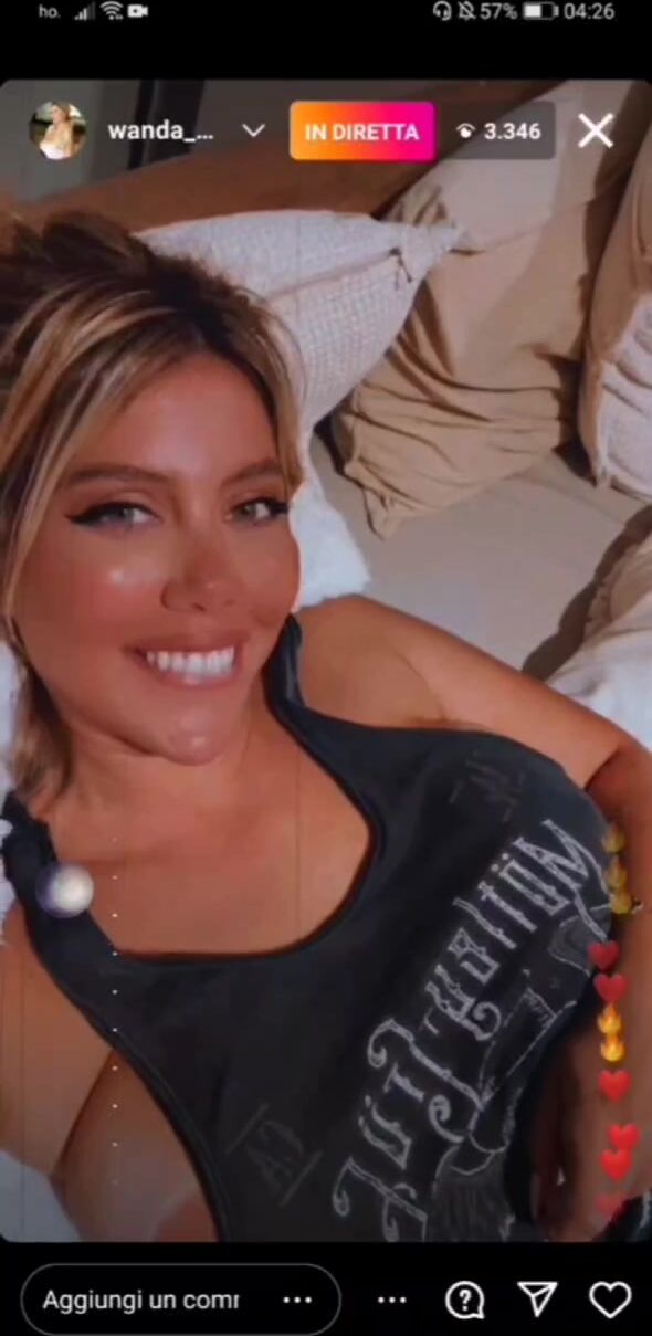 Wanda Nara Diretta Instagram Esce una tetta