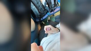 Pompino rischioso in treno della mia fidanzata diciottenne