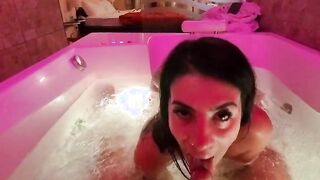 Pompino moglie italiana nell'idromassaggio