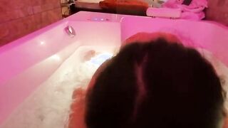 Pompino moglie italiana nell'idromassaggio