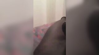 E' PARTITO? E ALLORA SUCCHIA - Italiana spompina amico con grosso cazzo nero