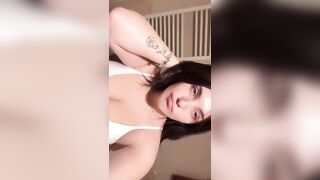 Morettina con belle tettone