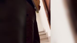 Trio con due studentesse italiane che pagano l'affitto in natura