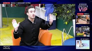 Il culo della Fiordelisi in doccia Gfvip