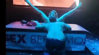 Noemi Blonde si fa leccare la fica da un fan al bergamosex