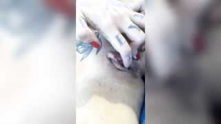 Gioca con la sua fichetta