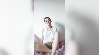 Morettina italiana si lecca i piedi e Footjob Dildo Ofans