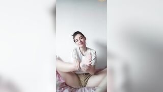 Morettina italiana si lecca i piedi e Footjob Dildo Ofans