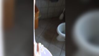 Diciottenne scopata e sborrata sulle tettone