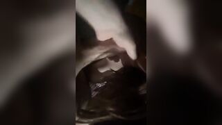 Fidanzato mi sta per venire in bocca quando arriva mia mamma in casa