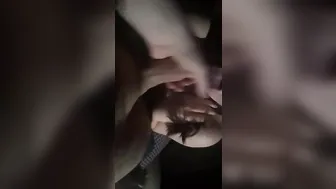 Fidanzato mi sta per venire in bocca quando arriva mia mamma in casa