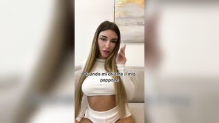 Diciottenne italiana tettona