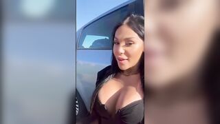 Pompino con ingoio nel parcheggio