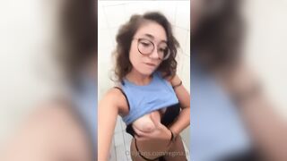 dorita fa la troia a scuola