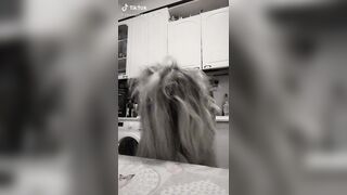 Bionda italiana con grosse tette tiktok