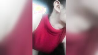 Si lo zuppa proprio u pesce...CHE PUTTANA