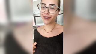 Il mio vicino di casa rosso di vergona per le mie tette