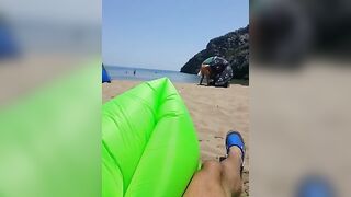Bella chiappona matura spiata in spiaggia