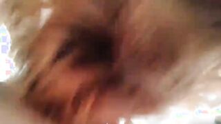 Moglie in autogrill spompina il cazzo ai camionisti