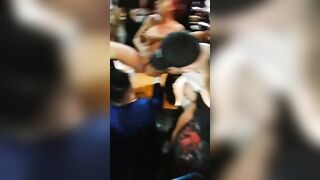 Valery Vita masturbata in pubblico dai fans squirta come una troia