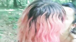 Ragazze italiane esibizioniste lesbicano e fanno le troie in un parco pubblico