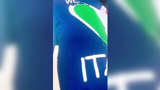 Forza azzurri ragazza italiana