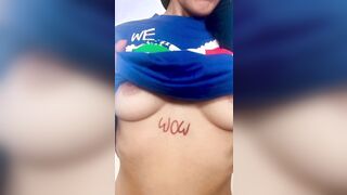 Forza azzurri ragazza italiana