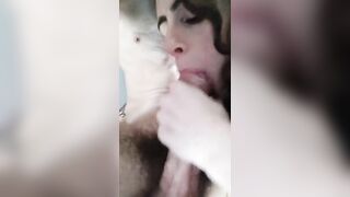 Pompino con ingoio fidanzata italiana che succhia il grosso cazzo del fidanzato