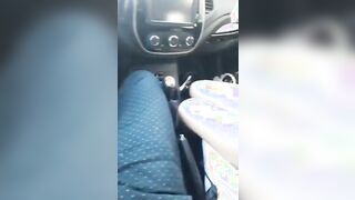 Ti piace stare col cazzo di fuori in pubblico e fartelo succhiare vero?