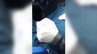 Ti piace stare col cazzo di fuori in pubblico e fartelo succhiare vero?