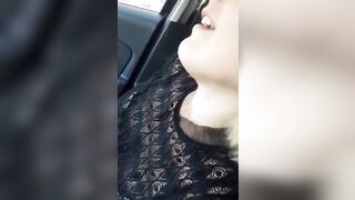 Ti piace stare col cazzo di fuori in pubblico e fartelo succhiare vero?