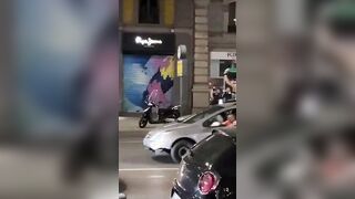 Forza Italia - Le italiane festeggiano gli azzurri mostrando le tette