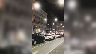 Forza Italia - Le italiane festeggiano gli azzurri mostrando le tette