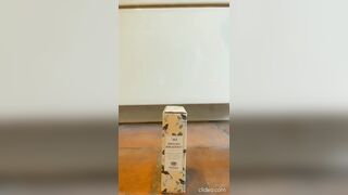 Naike Rivelli colazione patriottica mostrando il suo meraviglioso lato b