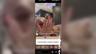 Asia Valente ex grande fratello vip mostra il culo in diretta instagram